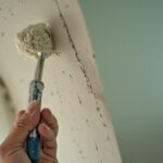 Peinture de plafond pour salle de bain : astuces indispensables pour une finition résistante et durable