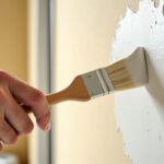 Sous-couche avant peinture : indispensable ou superflu ?